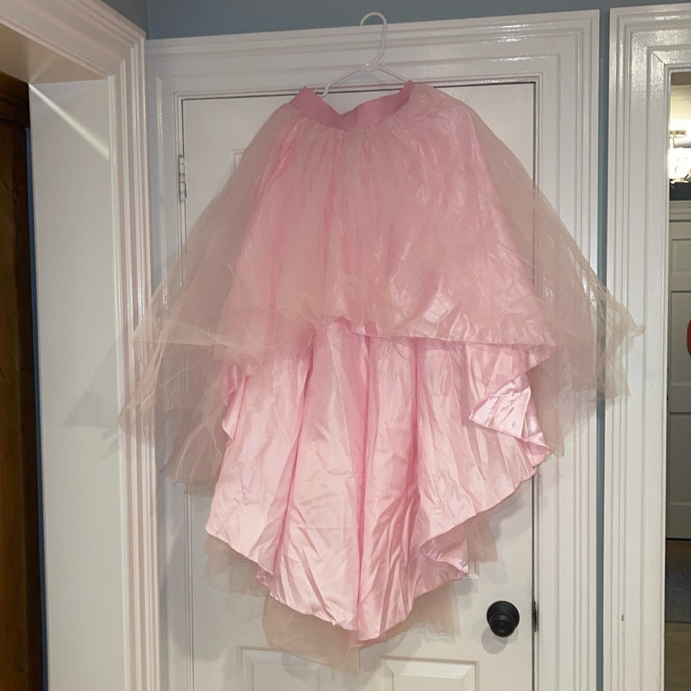 New pink hi- low graduated lined tulle fluffy skirt